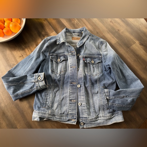 Levi's Jackets & Blazers - Levi’s Denim Jacket